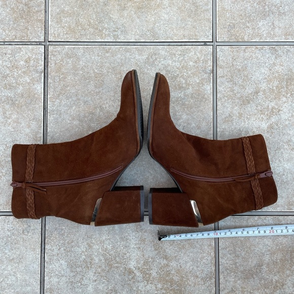 Stuart Weitzman
Brown Tazzie Suede Tassle Boots/Booties - Picture 7 of 15